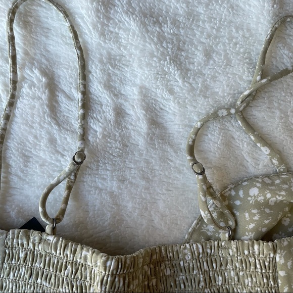 Abercrombie & Fitch knot front Cami - XS - Picture 5 of 7